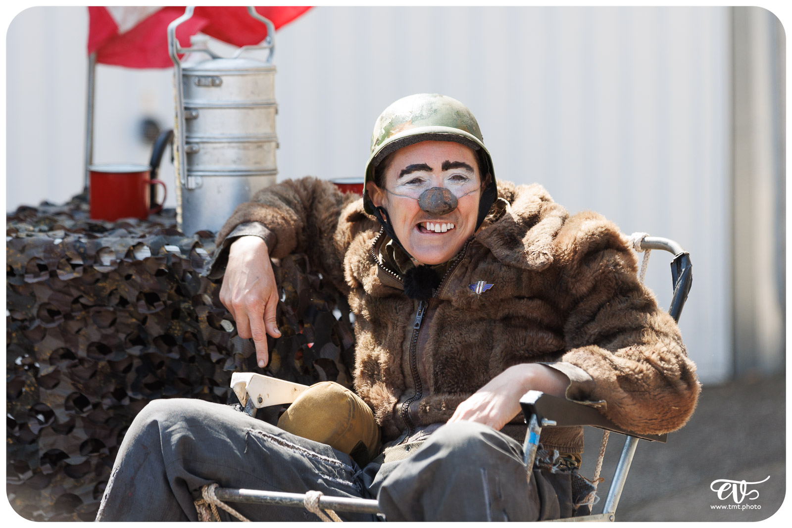EN ATTENDANT LE 3ÈME TYPE (THÉÂTRE DE CANIVEAU)